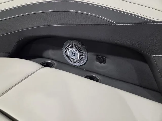 Slide: The Image of Barletta Cabrio 24UE 2026 - 38