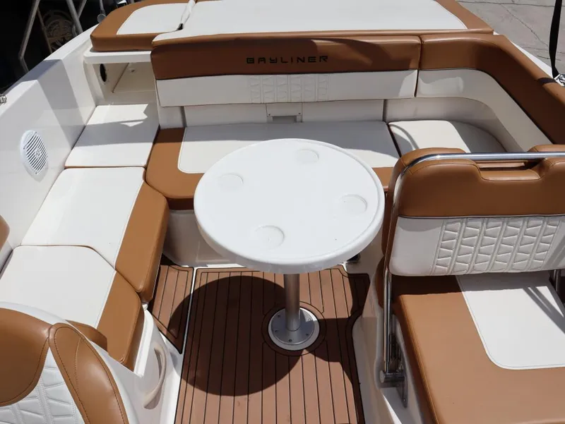 Slide: The Image of Bayliner VR6 Bowrider Outboard 2021 - 14