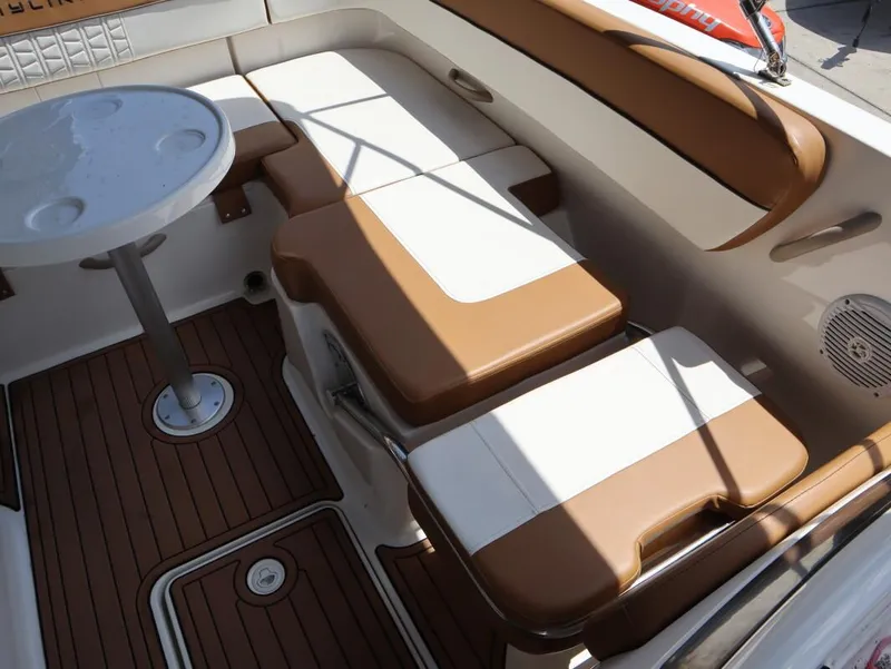 Slide: The Image of Bayliner VR6 Bowrider Outboard 2021 - 20