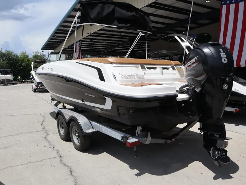 Slide: The Image of Bayliner VR6 Bowrider Outboard 2021 - 3