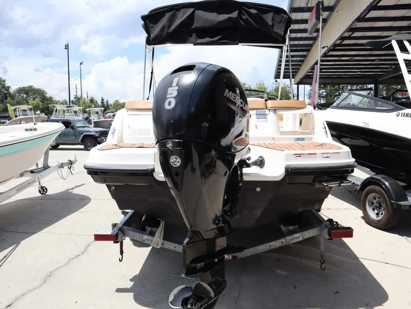 Slide: The Image of Bayliner VR6 Bowrider Outboard 2021 - 4