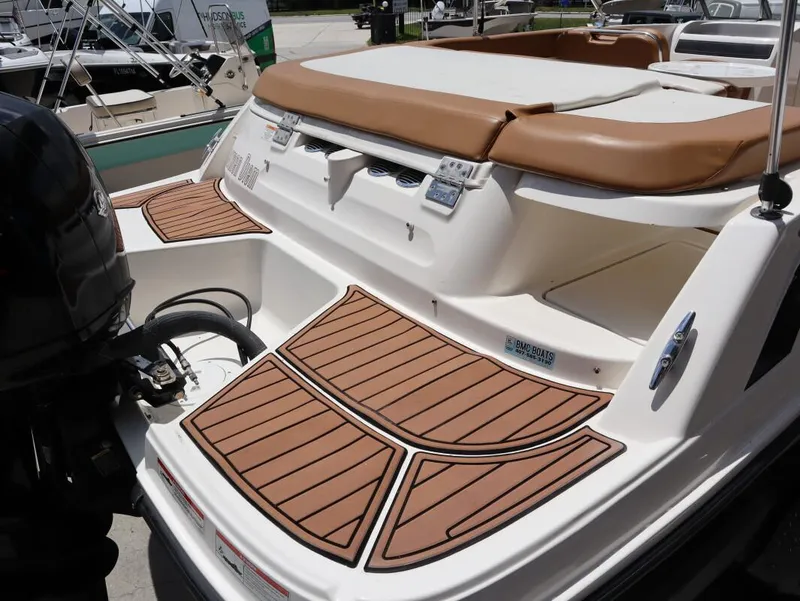Slide: The Image of Bayliner VR6 Bowrider Outboard 2021 - 5