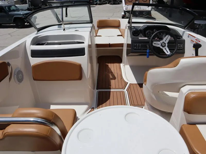 Slide: The Image of Bayliner VR6 Bowrider Outboard 2021 - 7