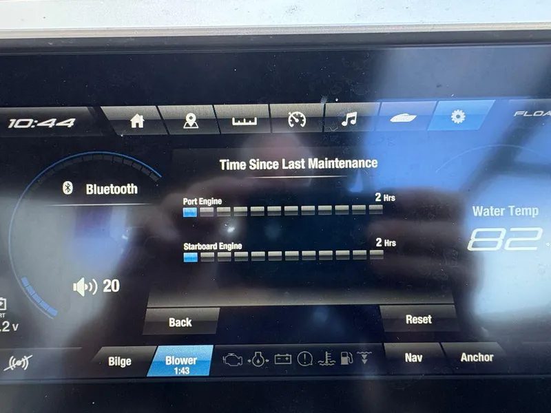 Slide: The Image of Yamaha Boats 252SE 2021 dashboard display showing engine hours and water temperature. - 16