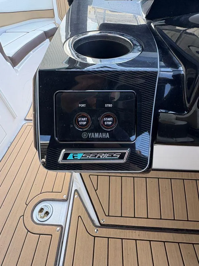 Slide: The Image of Yamaha Boats 2021 252SE control panel with start/stop buttons and cup holder. - 9