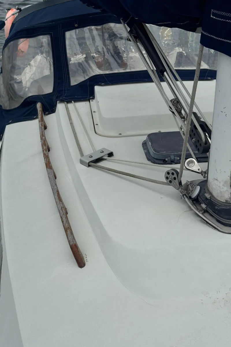 Slide: The Image of 1986 C&C 29 sailboat deck with rigging and hatch details. - 22