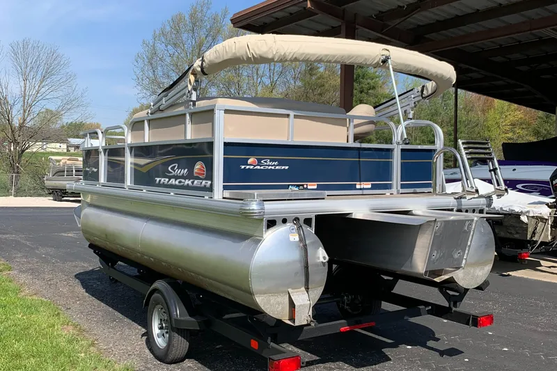 Slide: The Image of Sun Tracker Bass Buggy 16 2023 - 3