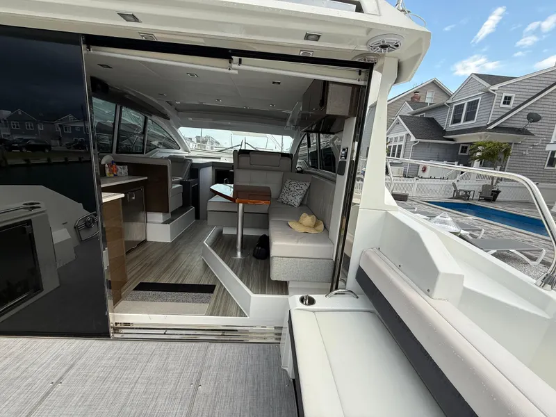 Slide: The Image of Cruisers Yachts 42 Cantius 2018 - 67