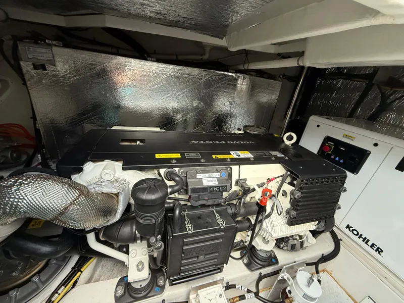 Slide: The Image of Cruisers Yachts 42 Cantius 2018 - 76