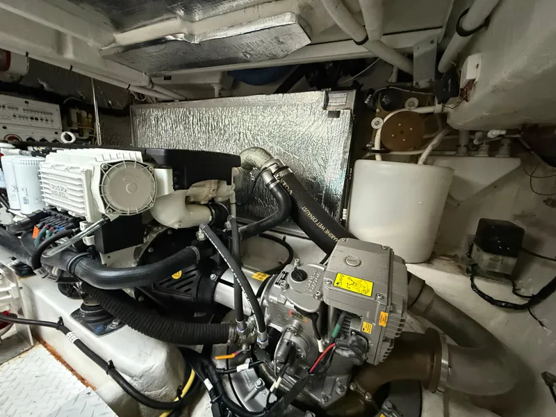 Slide: The Image of Cruisers Yachts 42 Cantius 2018 - 80