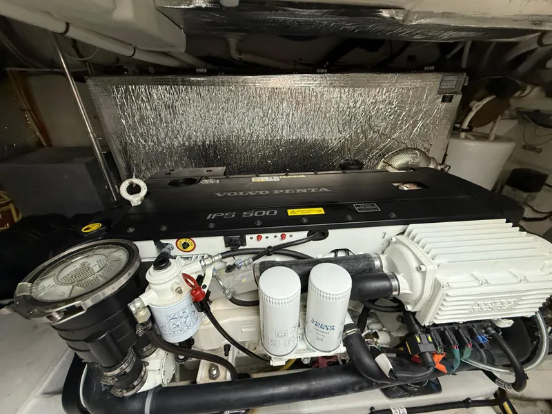 Slide: The Image of Cruisers Yachts 42 Cantius 2018 - 83