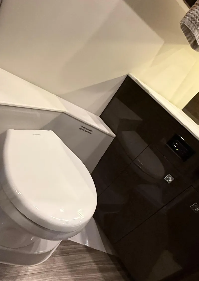 Slide: The Image of Cruisers Yachts 42 Cantius 2018 - 87