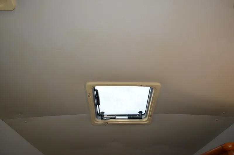 Slide: The Image of 2003 Pursuit 3000 Express cabin ceiling with open hatch window. - 49