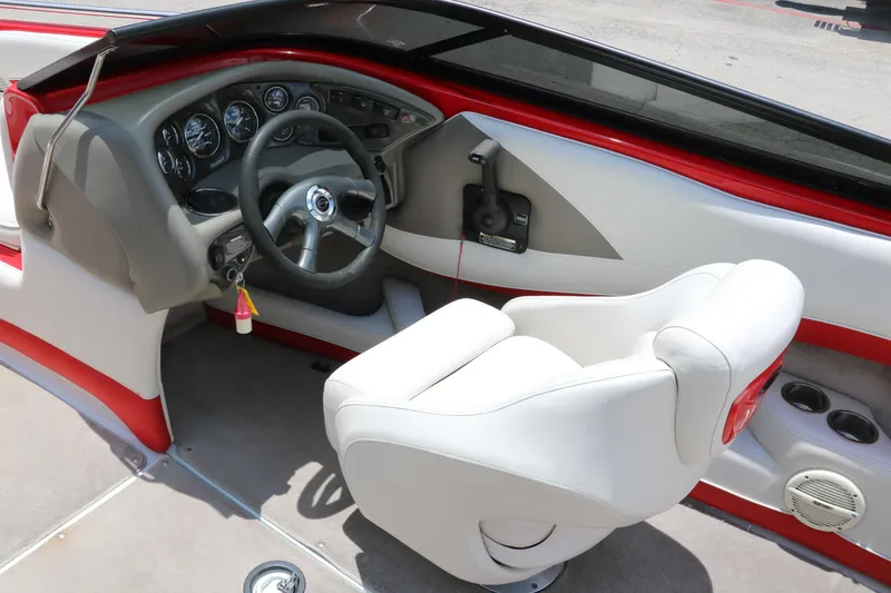 Slide: The Image of 2006 Crownline 21 SS-LPX boat interior with steering wheel and white captain's chair. - 19