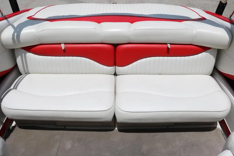Slide: The Image of 2006 Crownline 21 SS-LPX boat interior with red and white cushioned seating. - 22