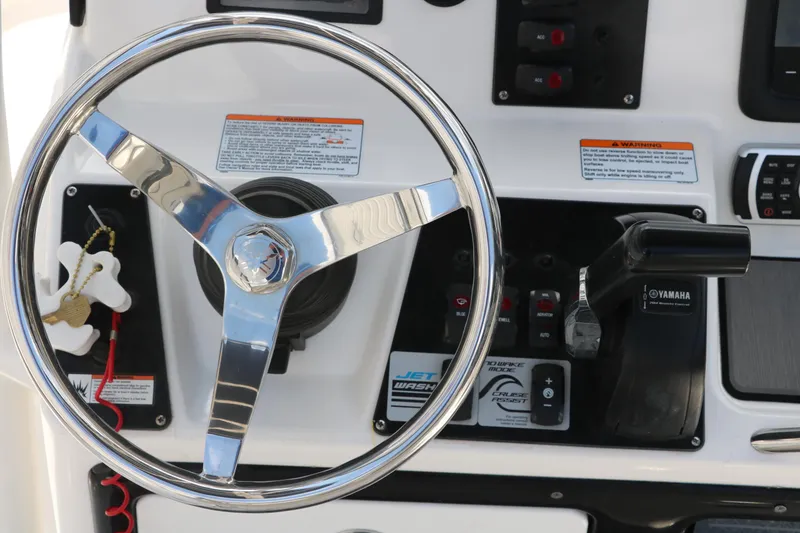 Slide: The Image of Steering wheel and controls of 2018 Yamaha Boats 190 FSH Sport. - 28