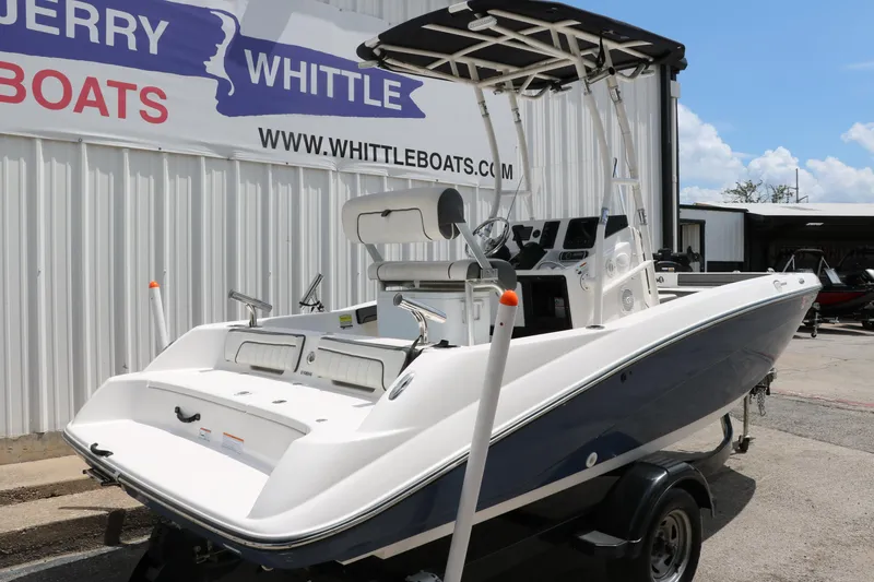 Slide: The Image of 2018 Yamaha Boats 190 FSH Sport on trailer at dealership, side view. - 3