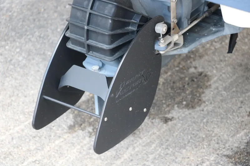 Slide: The Image of 2018 Yamaha Boats 190 FSH Sport jet drive system close-up. - 34