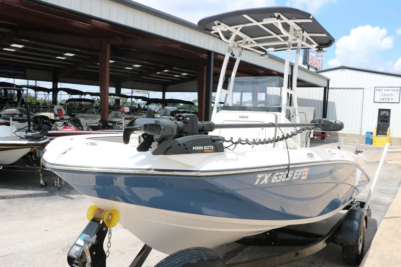 Slide: The Image of 2018 Yamaha Boats 190 FSH Sport in showroom, featuring sleek design and modern equipment. - 7