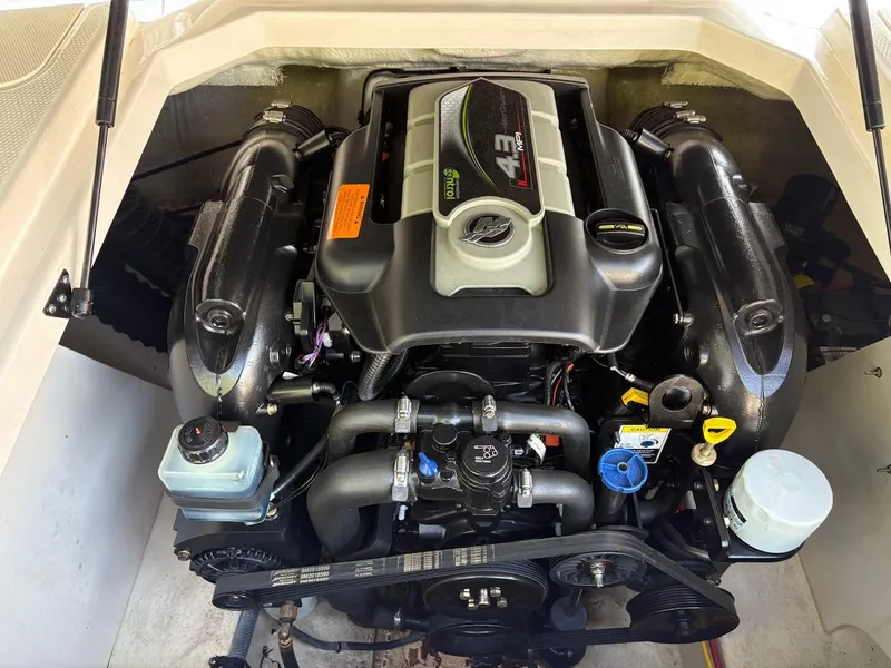 Slide: The Image of Chaparral 21 H2O Sport 2017 - 4