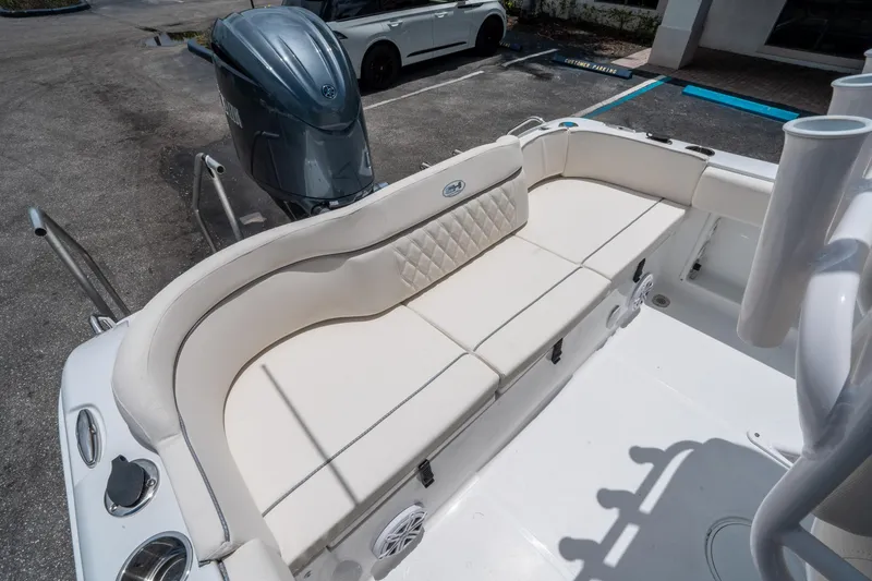 Slide: The Image of Sea Hunt Ultra 219 2026 - 10