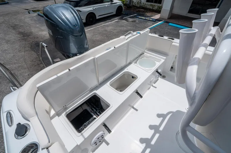 Slide: The Image of Sea Hunt Ultra 219 2026 - 13