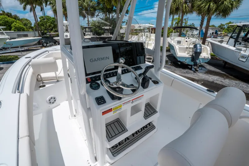 Slide: The Image of Sea Hunt Ultra 219 2026 - 14