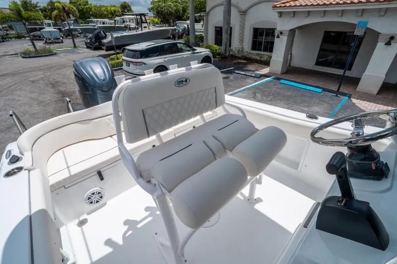 Slide: The Image of Sea Hunt Ultra 219 2026 - 18