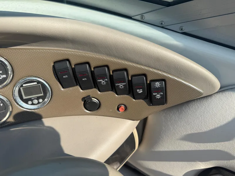 Slide: The Image of Crownline Boats 225 BR 1999 - 25