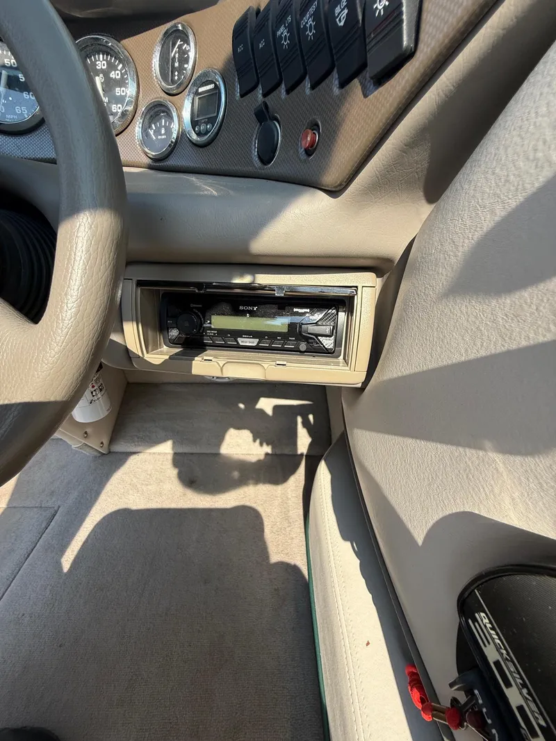 Slide: The Image of Crownline Boats 225 BR 1999 - 26