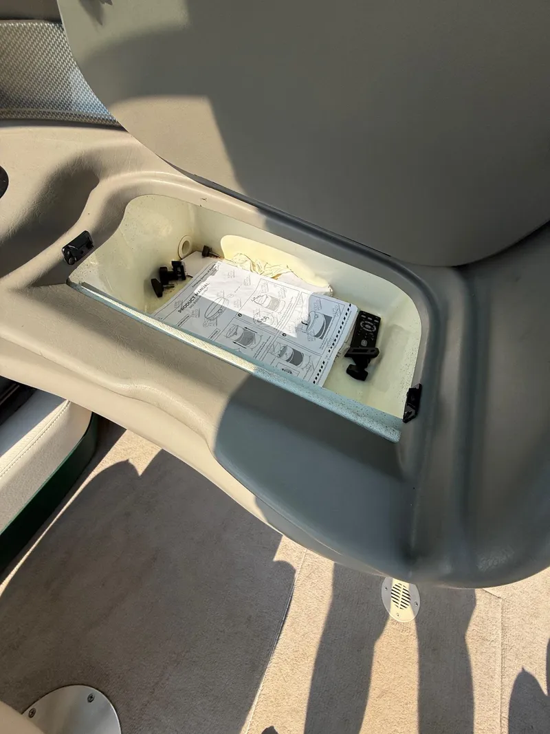 Slide: The Image of Crownline Boats 225 BR 1999 - 27