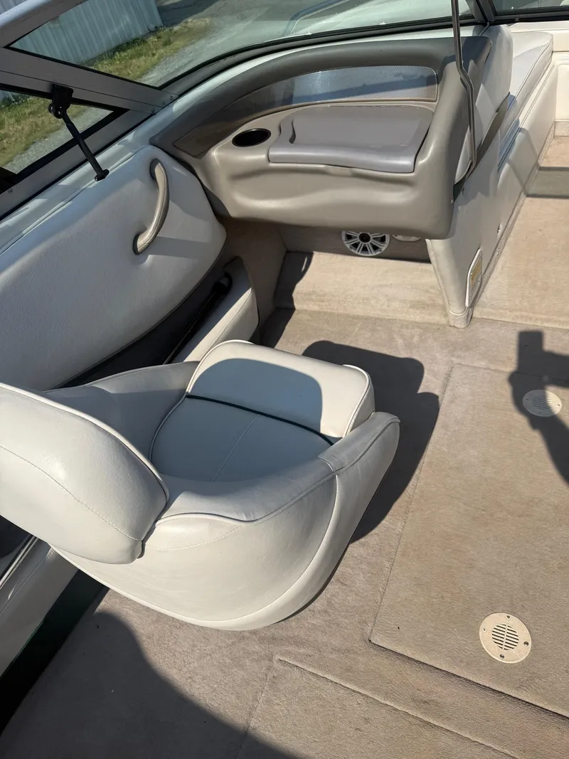 Slide: The Image of Crownline Boats 225 BR 1999 - 38