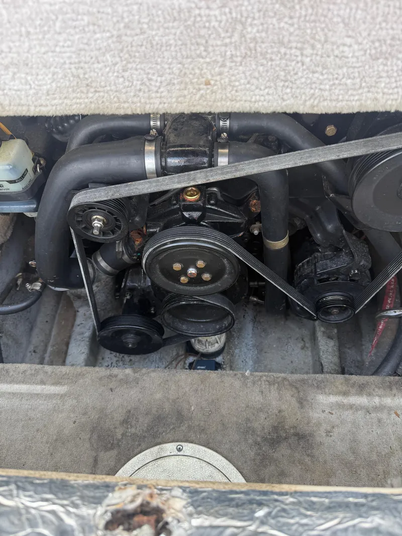 Slide: The Image of Crownline Boats 225 BR 1999 - 39