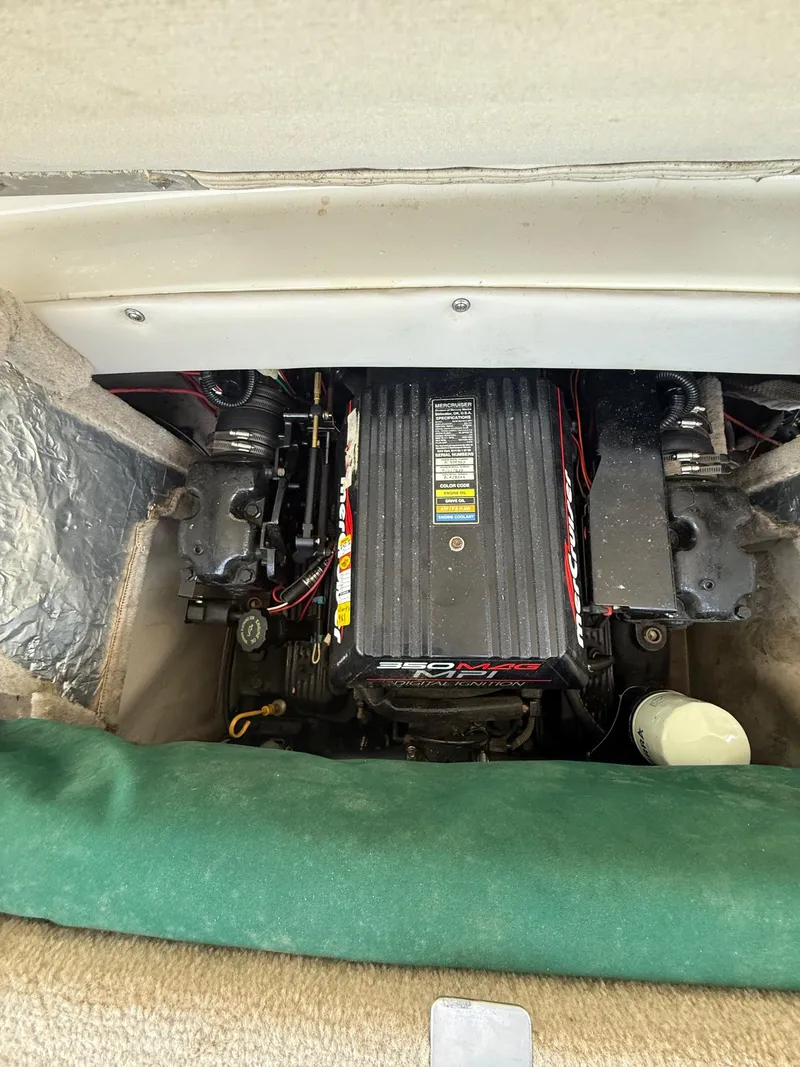 Slide: The Image of Crownline Boats 225 BR 1999 - 40