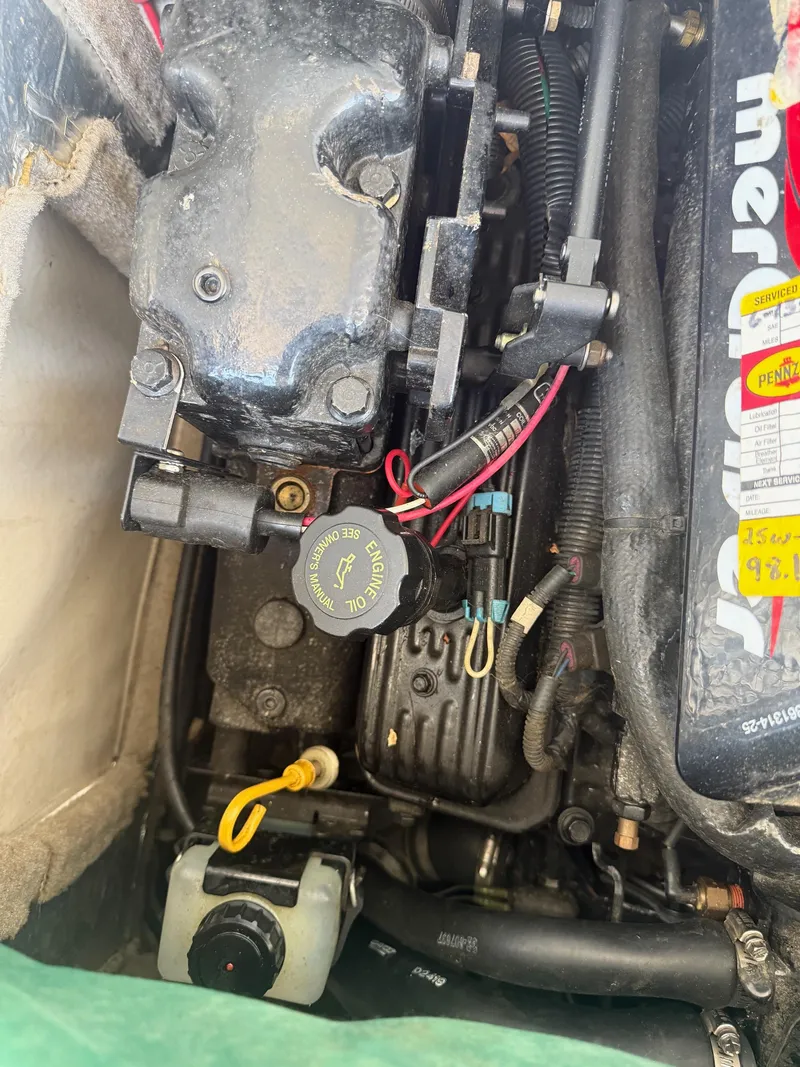 Slide: The Image of Crownline Boats 225 BR 1999 - 43