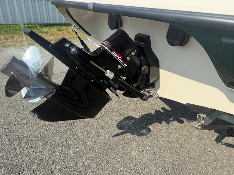 Slide: The Image of Crownline Boats 225 BR 1999 - 48