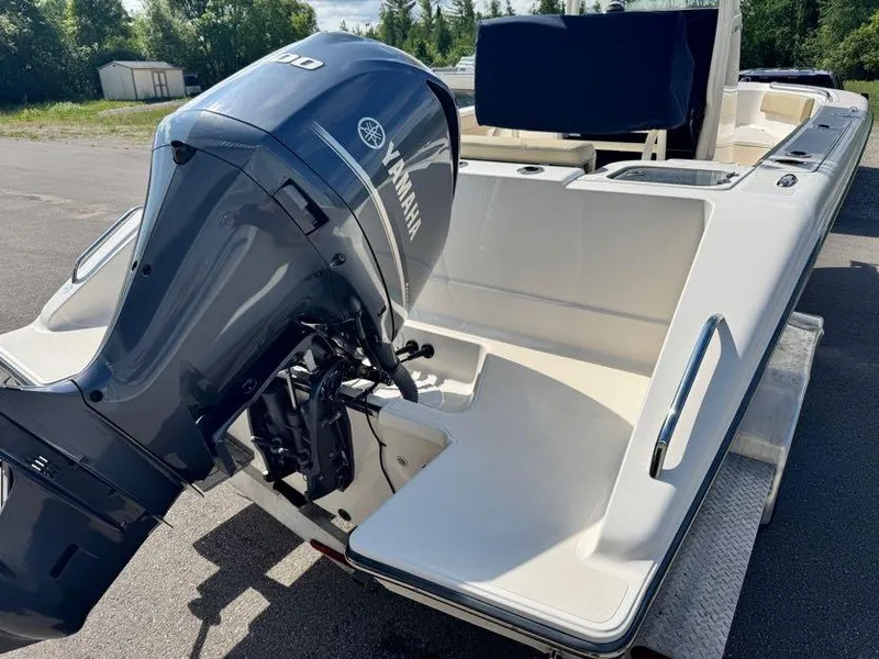 Slide: The Image of Pursuit C 238 Center Console 2017 - 5