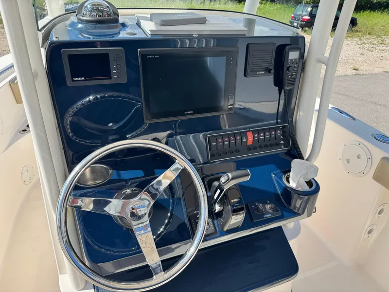 Slide: The Image of Pursuit C 238 Center Console 2017 - 6