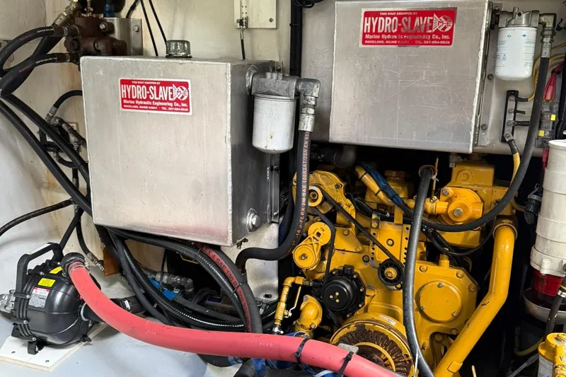 Slide: The Image of Engine room of a 1998 Crowley-Beal 32 boat with Hydro-Slave hydraulic system. - 28