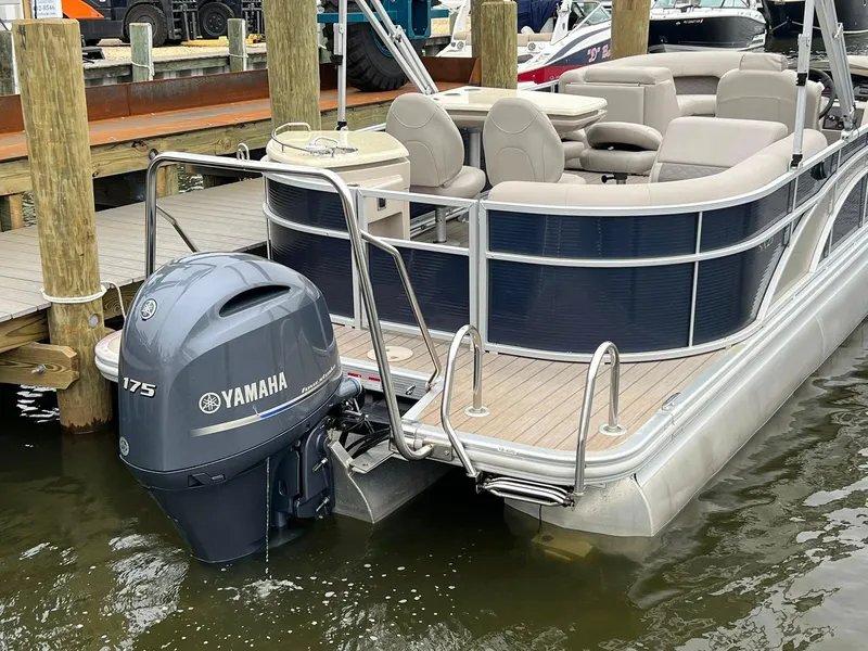 Slide: The Image of 2018 Bennington SX 23 pontoon boat with Yamaha 175 outboard motor docked at marina. - 4