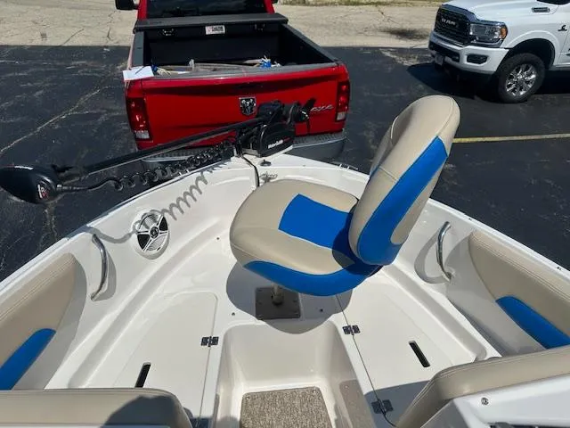 Slide: The Image of 2018 Chaparral 19 H2O Ski & Fish boat with blue and beige seating. - 12