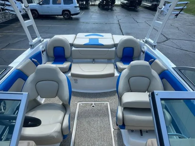 Slide: The Image of 2018 Chaparral 19 H2O Ski & Fish boat interior with blue and gray seating. - 14