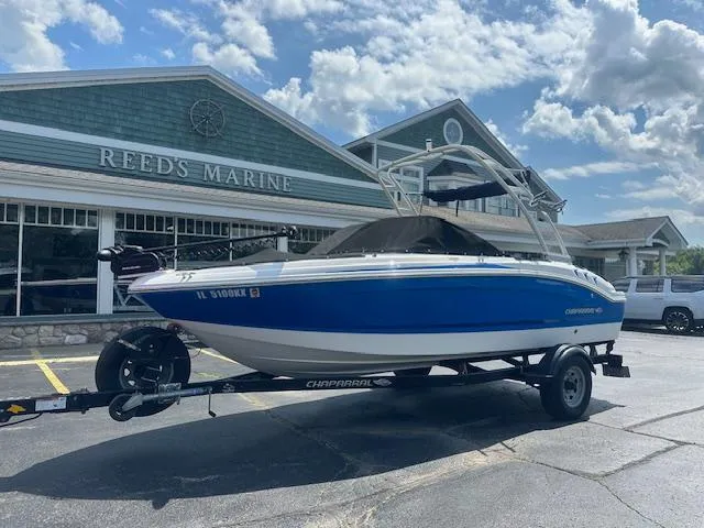 Slide: The Image of 2018 Chaparral 19 H2O Ski & Fish boat at Reed's Marine dealership. - 23