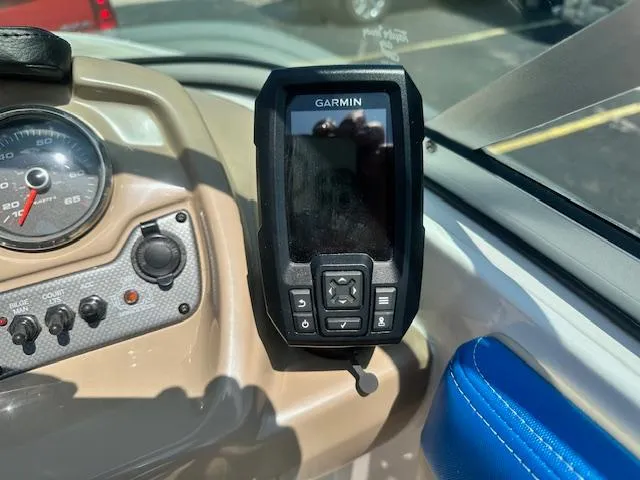 Slide: The Image of Dashboard of 2018 Chaparral 19 H2O Ski & Fish with Garmin GPS device. - 9