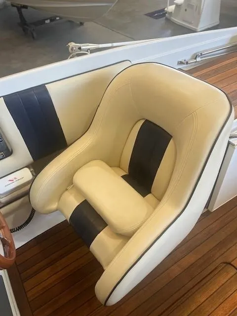 Slide: The Image of Luxurious seating on 2004 Chris-Craft Corsair 25 boat with elegant wood flooring. - 13