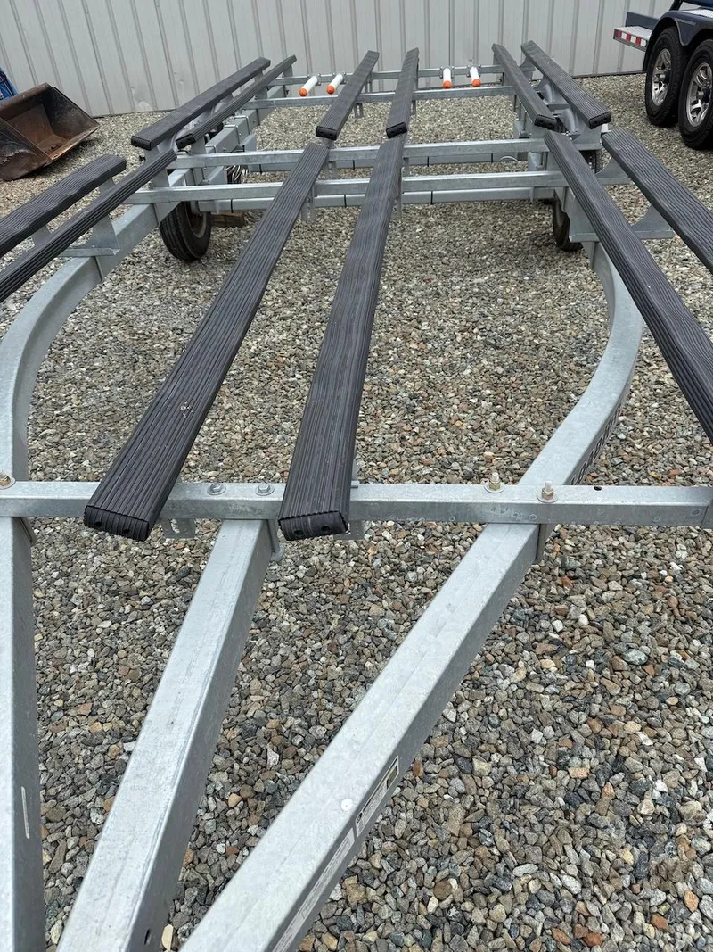 Slide: The Image of Load Rite P-22/24T-4700TRIB2 2023 - 2