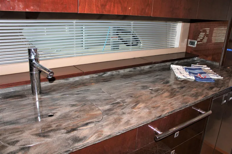 Slide: The Image of Sea Ray 450 Sundancer 2012 - 60