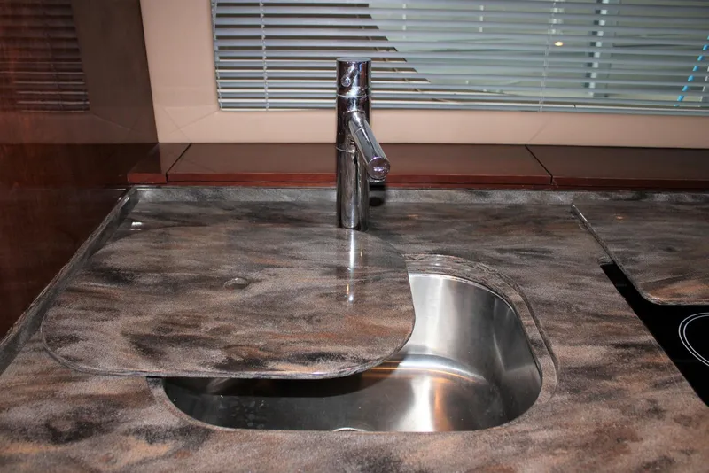 Slide: The Image of Sea Ray 450 Sundancer 2012 - 61