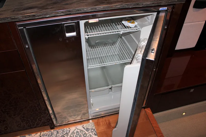 Slide: The Image of Sea Ray 450 Sundancer 2012 - 63