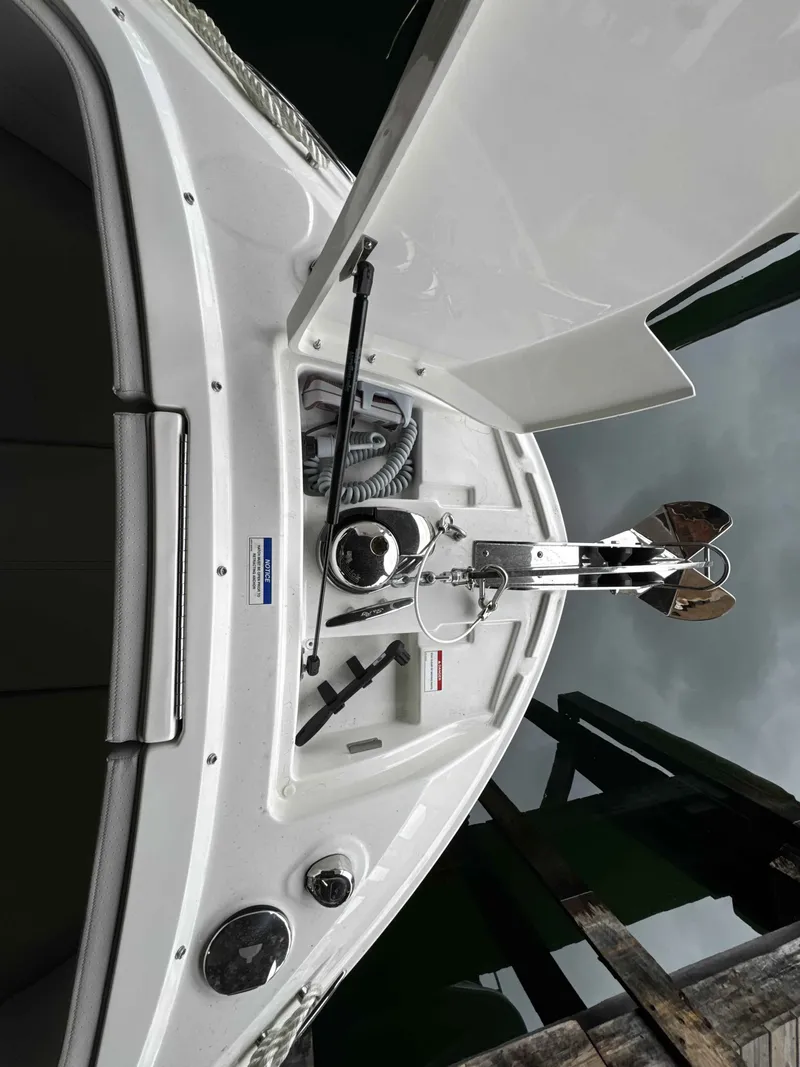 Slide: The Image of Sea Ray SLX 310 2026 boat deck with anchor mechanism. - 23